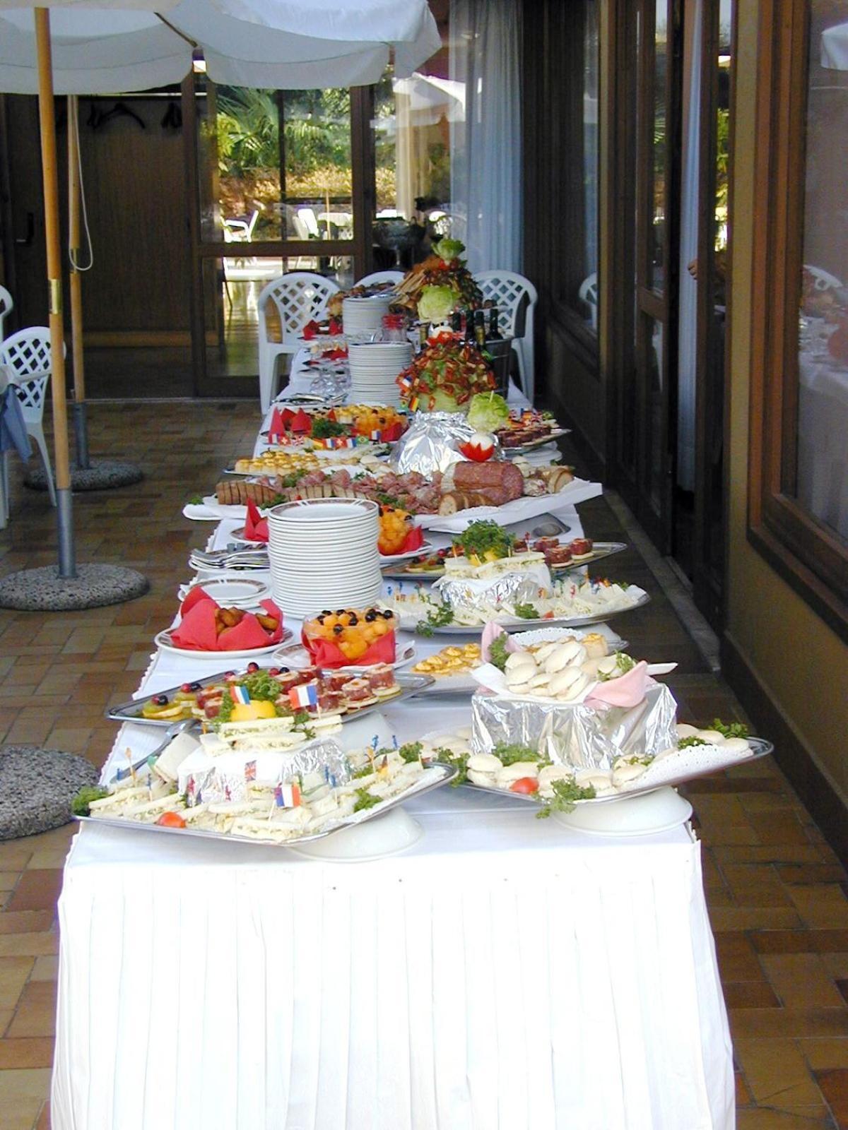 Aries Hotel Lesa Buitenkant foto