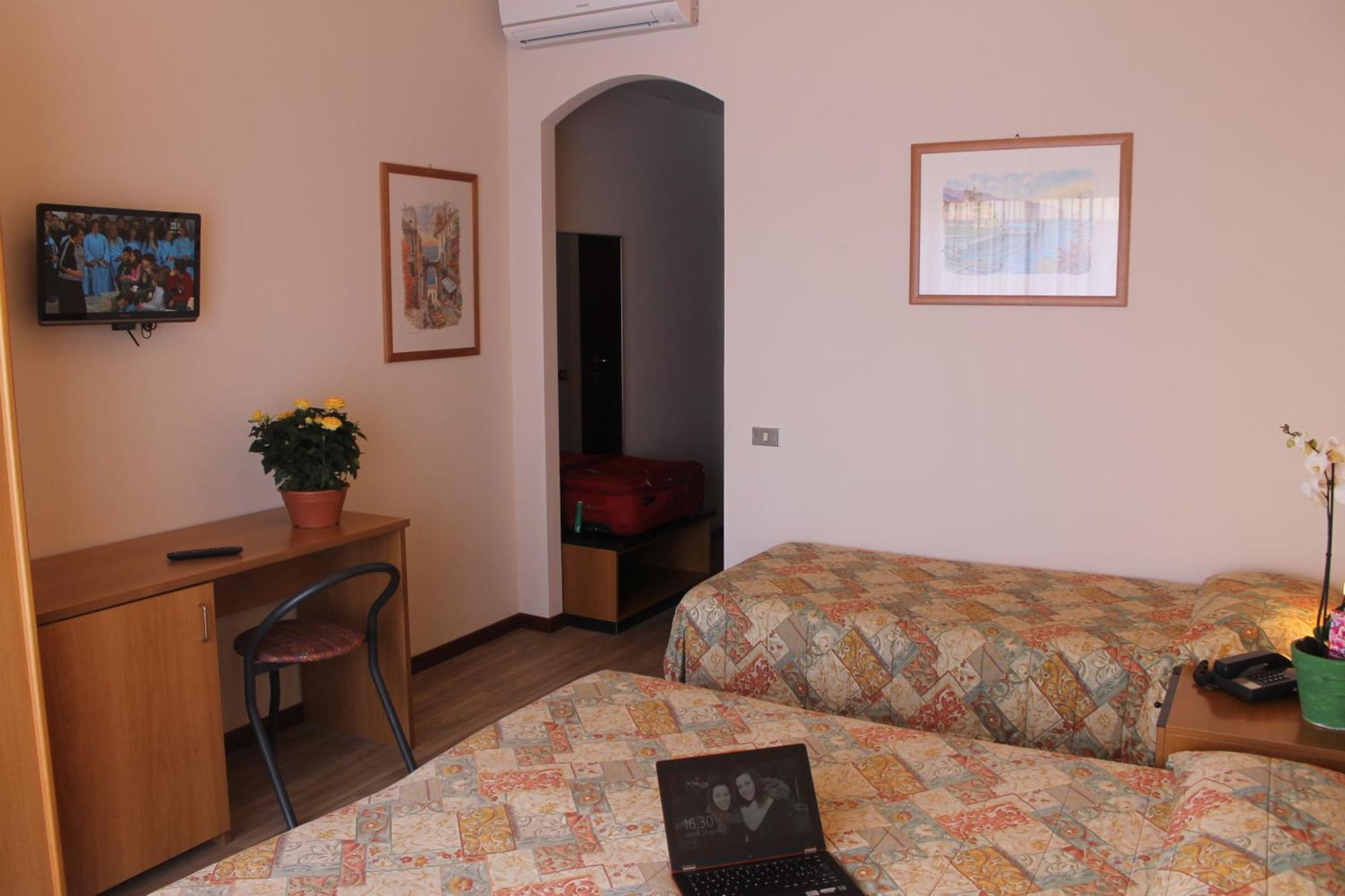 Aries Hotel Lesa Kamer foto