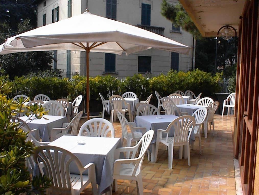 Aries Hotel Lesa Buitenkant foto